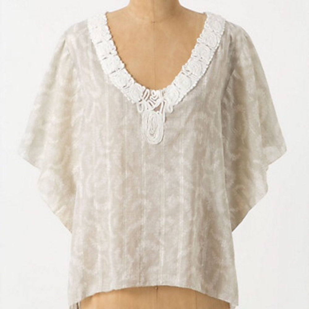 HD in Paris off-white lace flowy top